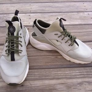Nike air huarche shoes